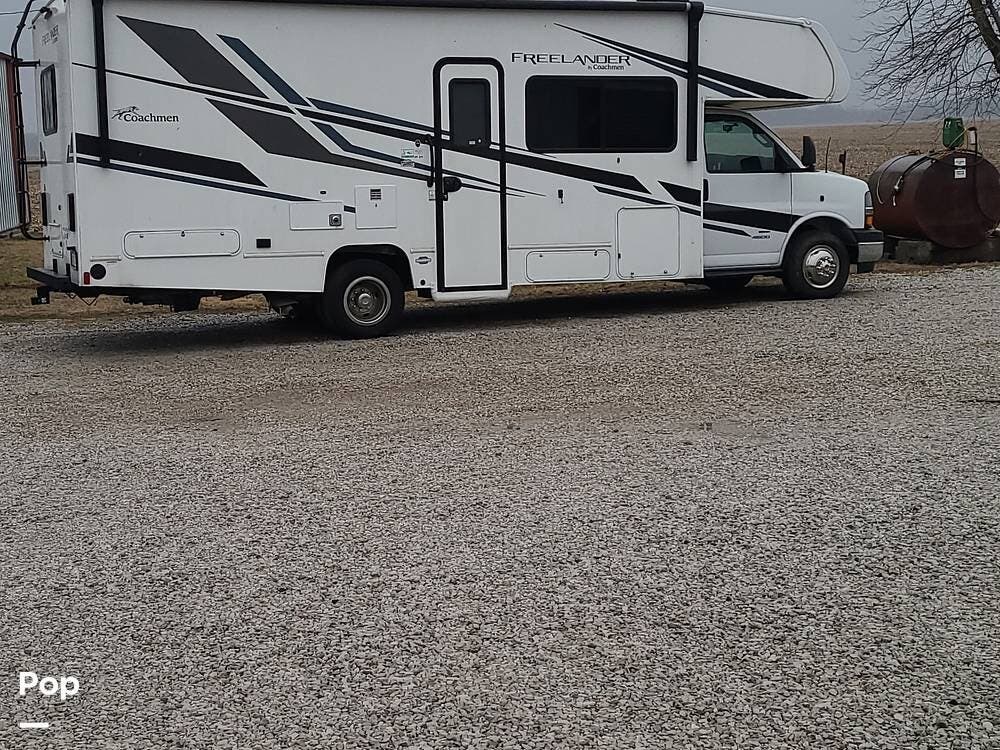 2022 Coachmen Freelander 26DS - Used Class C For Sale by Pop RVs in Clinton, Indiana features Slideout, Awning, Generator, Air Conditioning