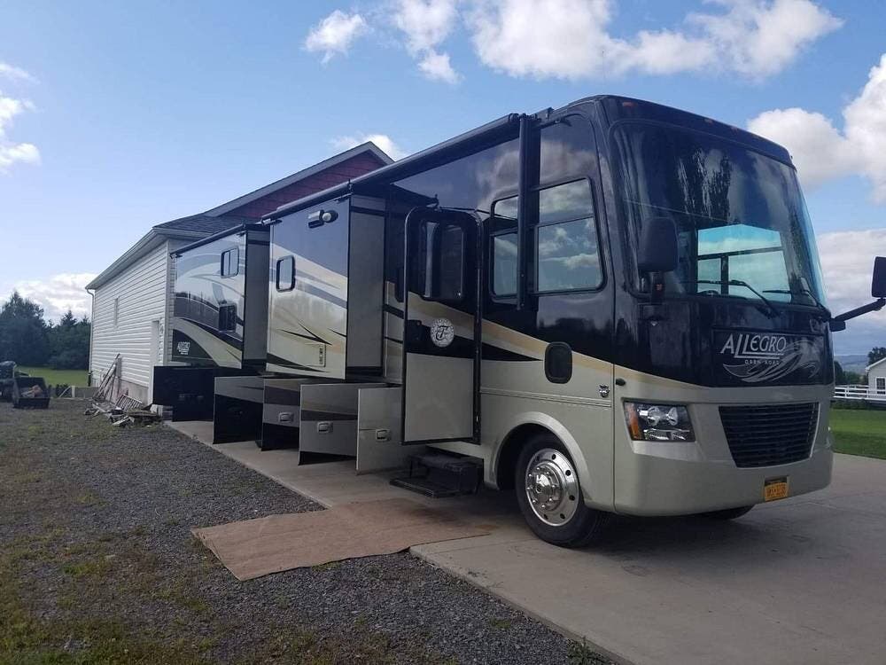 2012 Tiffin Allegro 35QBA - Used Class A For Sale by Pop RVs in South Bend, Indiana features Slideout