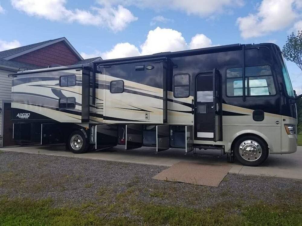 2012 Tiffin Allegro 35QBA - Used Class A For Sale by Pop RVs in South Bend, Indiana features Air Conditioning, Generator, Slideout, Awning, Leveling Jacks