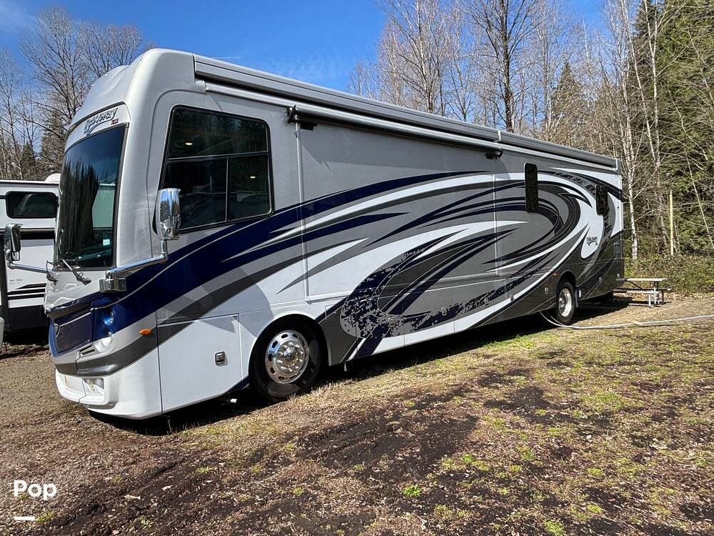 2020 Fleetwood Discovery LXE 40G - Used Diesel Pusher For Sale by Pop RVs in Welches, Oregon features Awning, Air Conditioning, Slideout, Generator, Leveling Jacks