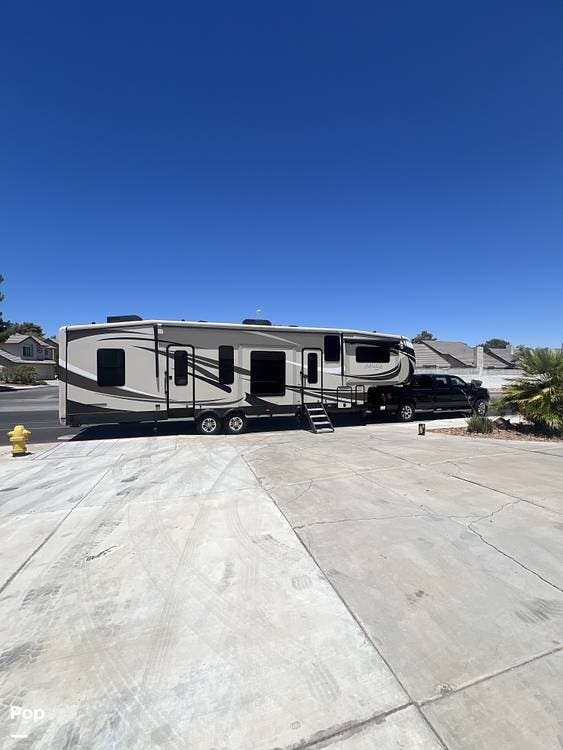 2015 Jayco Pinnacle Series M-38 FLSA - Used Fifth Wheel For Sale by Pop RVs in Las Vegas, Nevada features Slideout