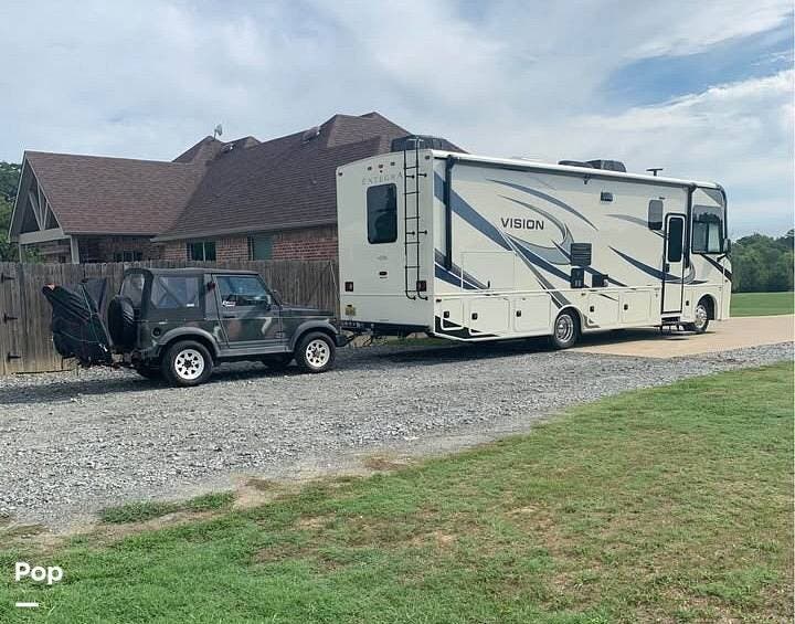 2021 Entegra Coach Vision 31V - Used Class A For Sale by Pop RVs in Atoka, Oklahoma features Generator, Slideout, Leveling Jacks, Air Conditioning, Awning