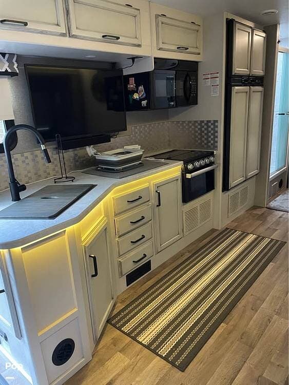 2021 Vision 31V by Entegra Coach from Pop RVs in Atoka, Oklahoma