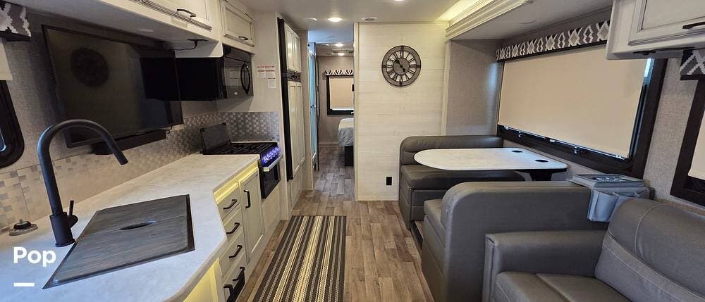 2021 Entegra Coach Vision 31V - Used Class A For Sale by Pop RVs in Atoka, Oklahoma features Air Conditioning, Leveling Jacks, Generator, Slideout, Awning