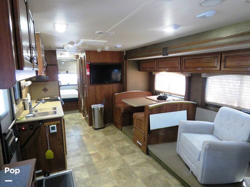 2014 Fleetwood Storm 32V - Used Class A For Sale by Pop RVs in Gainesville, Florida features Air Conditioning, Awning, Slideout, Leveling Jacks, Generator
