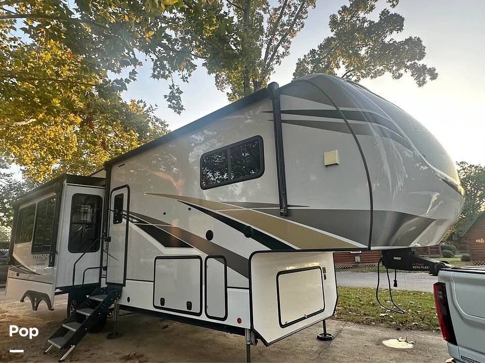 2022 Alliance RV Paradigm 310RL - Used Fifth Wheel For Sale by Pop RVs in Harrison, Arkansas features Air Conditioning, Leveling Jacks, Awning, Slideout