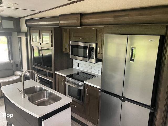 2019 Keystone Montana High Country 385BR - Used Fifth Wheel For Sale by Pop RVs in Colusa, California features Air Conditioning, Awning, Slideout