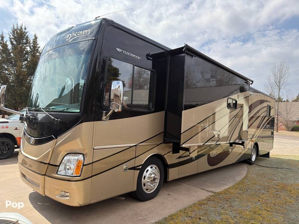 2014 Fleetwood Discovery 40G - Used Diesel Pusher For Sale by Pop RVs in Blanchard, Oklahoma features Slideout, Air Conditioning, Generator, Leveling Jacks, Awning