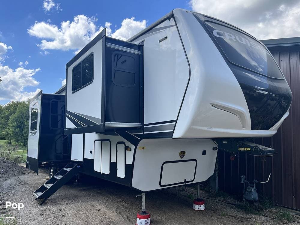 2021 Cruiser 3841 FL by CrossRoads from Pop RVs in Hartford, Wisconsin