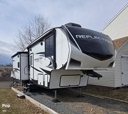 2023 Grand Design Reflection 280RS - Used Fifth Wheel For Sale by Pop RVs in Douglassville, Pennsylvania features Air Conditioning, Awning, Slideout, Leveling Jacks