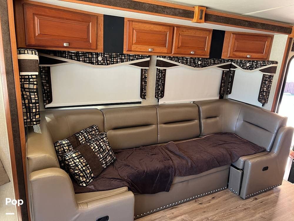2014 Sightseer 35G by Winnebago from Pop RVs in Liberty Hill, Texas