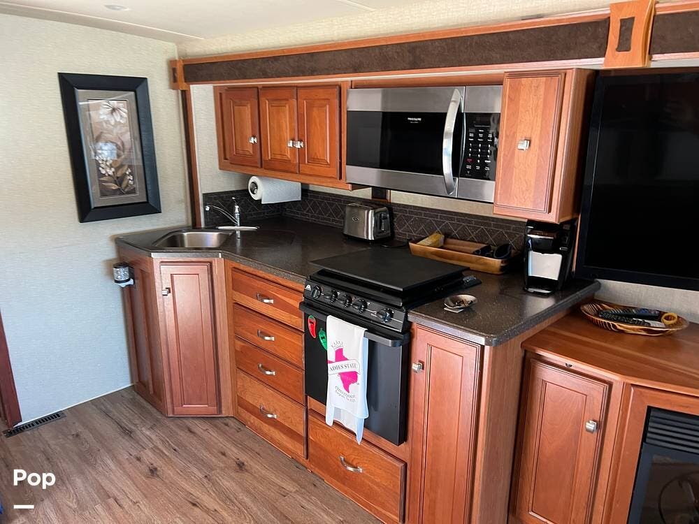 Used 2014 Winnebago Sightseer 35G available in Liberty Hill, Texas