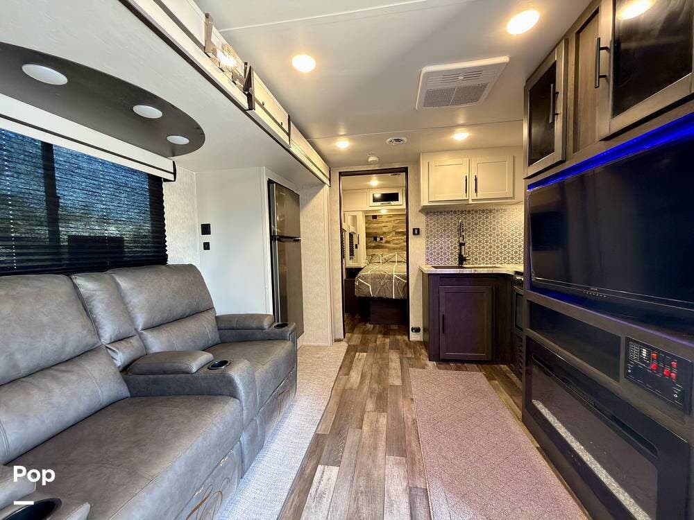 2023 CrossRoads Cruiser Aire CR22RBS - Used Travel Trailer For Sale by Pop RVs in Middleburg, Florida features Awning, Slideout, Air Conditioning