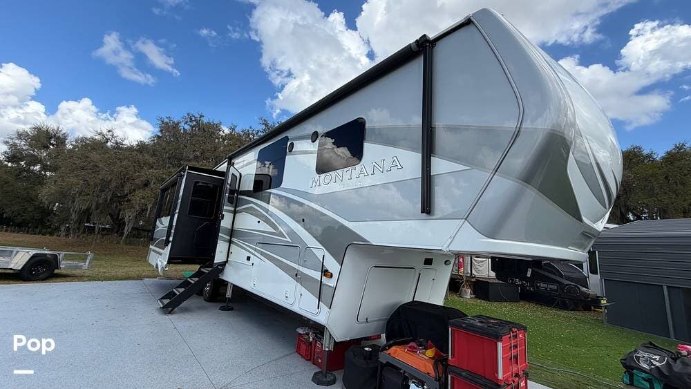 2022 Keystone Montana 3231CK - Used Fifth Wheel For Sale by Pop RVs in Webster, Florida features Slideout, Air Conditioning, Awning, Leveling Jacks