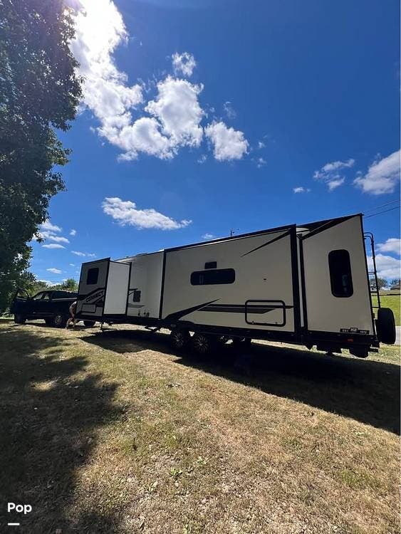 2024 K-Z Connect 313MK - Used Travel Trailer For Sale by Pop RVs in Renfrew, Pennsylvania features Leveling Jacks, Air Conditioning, Awning, Slideout