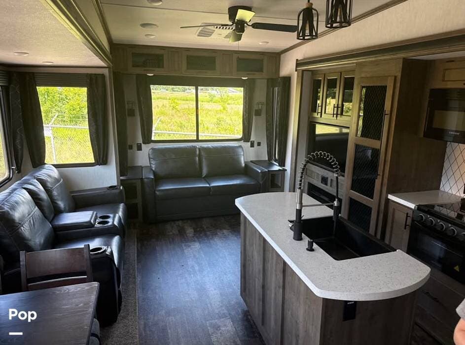 2022 Forest River Sabre 36BHQ - Used Fifth Wheel For Sale by Pop RVs in Belleville, Arkansas features Air Conditioning, Leveling Jacks, Awning, Slideout