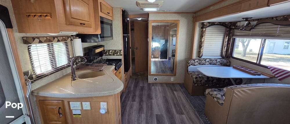 2007 Jayco Seneca 36FS - Used Super C For Sale by Pop RVs in Howe, Texas features Slideout, Awning, Leveling Jacks, Air Conditioning, Generator