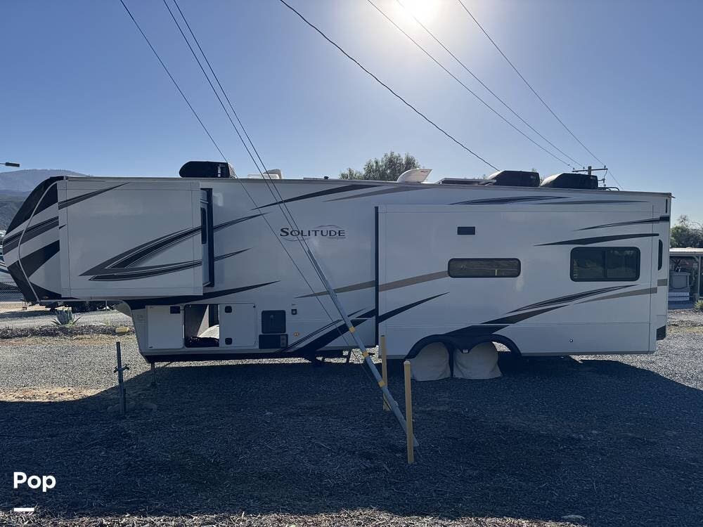 2023 Grand Design Solitude 3330RE - Used Fifth Wheel For Sale by Pop RVs in Aguanga, California features Awning, Slideout, Air Conditioning, Leveling Jacks