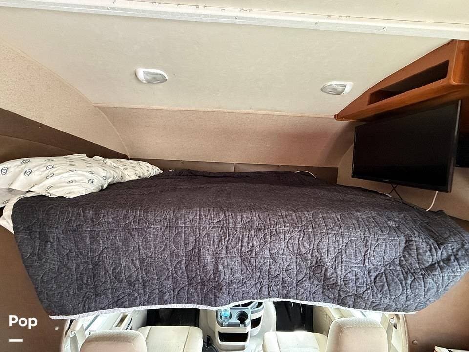 2016 Jayco Redhawk 31XL - Used Class C For Sale by Pop RVs in Thornville, Ohio features Air Conditioning, Slideout, Generator, Awning