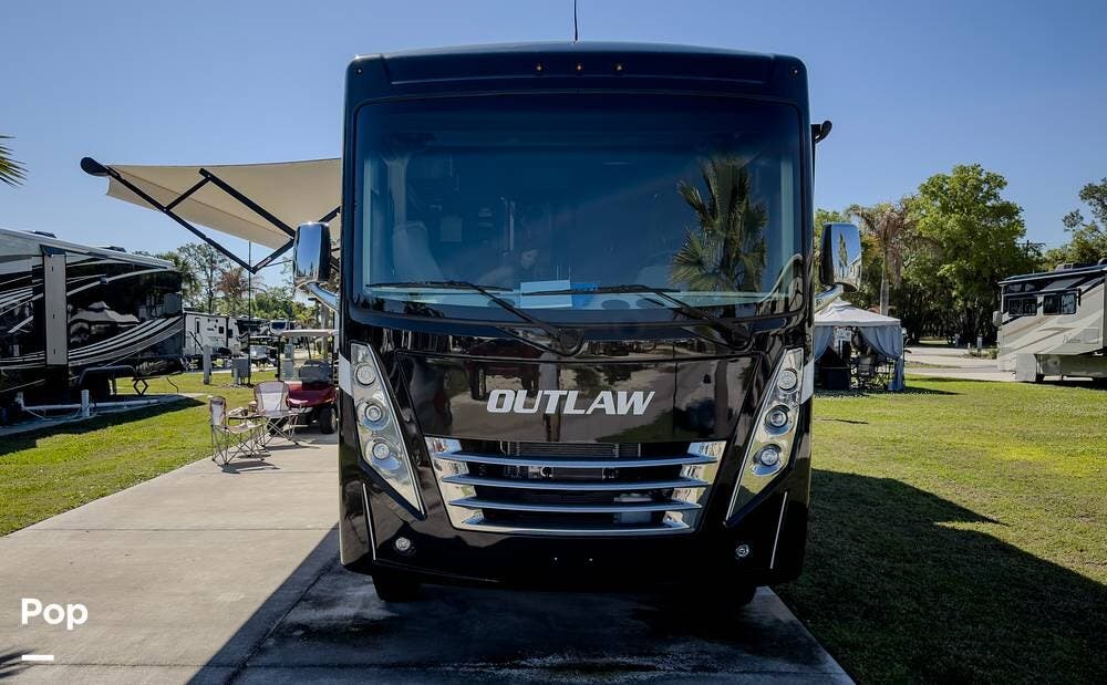 2022 Outlaw 38KB by Thor Motor Coach from Pop RVs in Bowling Green, Florida