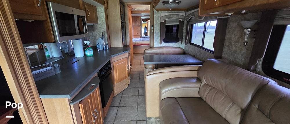 2006 Coachmen Cross Country SE 384TS - Used Diesel Pusher For Sale by Pop RVs in Royse City, Texas features Leveling Jacks, Slideout, Awning, Generator, Air Conditioning