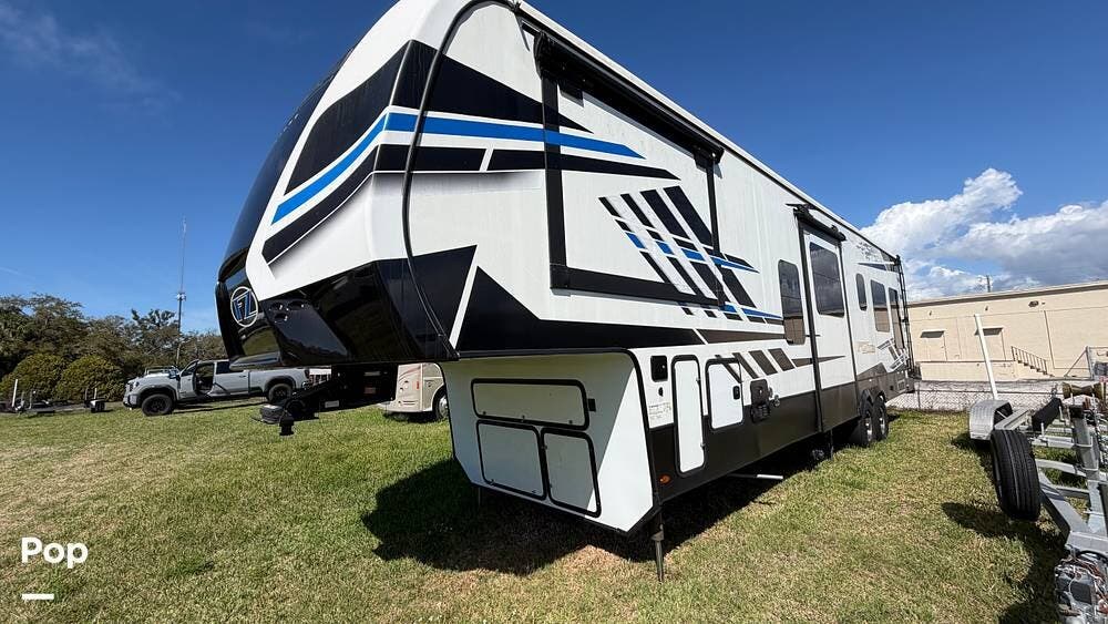 2022 Fuzion 379 by Keystone from Pop RVs in New Port Richey, Florida