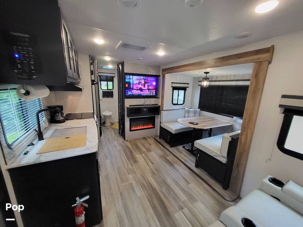 2024 Freedom Express Ultra-Lite 252RBS by Coachmen from Pop RVs in Orlando, Florida