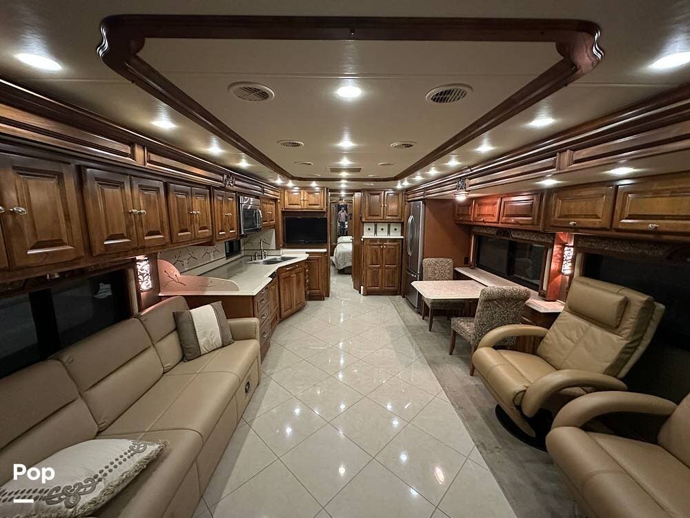 2013 Tiffin Phaeton 40QTH - Used Diesel Pusher For Sale by Pop RVs in Jefferson City, Missouri features Slideout, Air Conditioning, Generator, Leveling Jacks