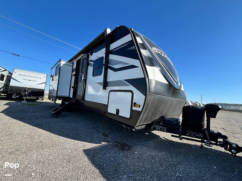 2023 Grand Design Imagine 2670MK - Used Travel Trailer For Sale by Pop RVs in Bulverde, Texas features Slideout, Leveling Jacks, Air Conditioning, Awning