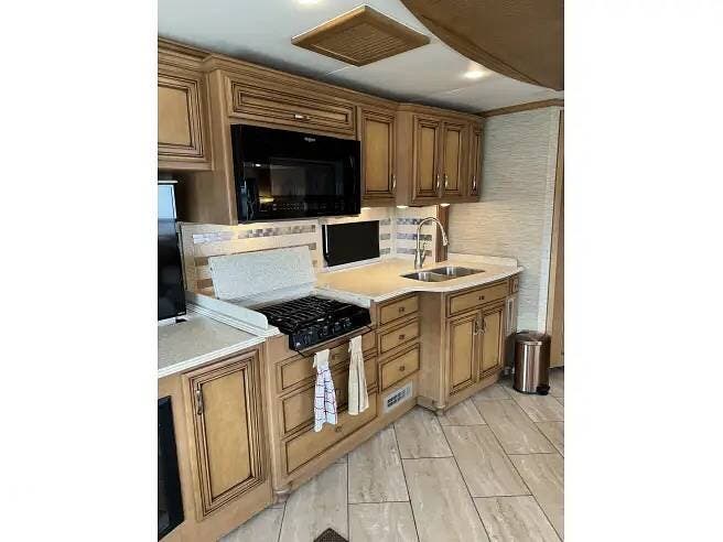 2017 Newmar Ventana 3709 LE - Used Diesel Pusher For Sale by Pop RVs in Brunswick, Georgia features Slideout