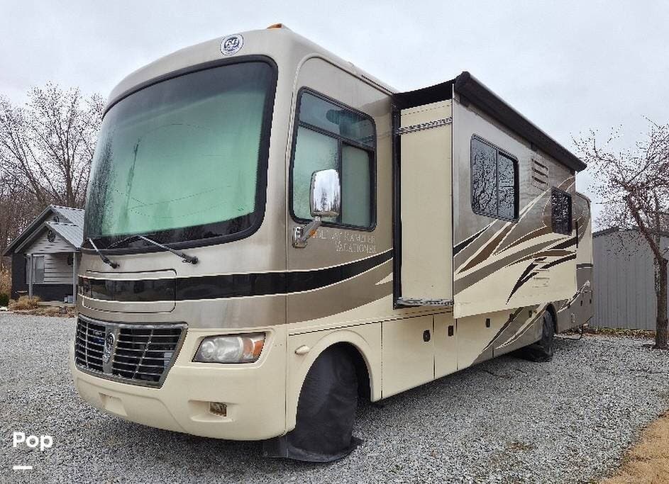 2013 Holiday Rambler Vacationer 36 SBT - Used Class A For Sale by Pop RVs in Monticello, Indiana features Slideout, Generator, Leveling Jacks, Air Conditioning, Awning