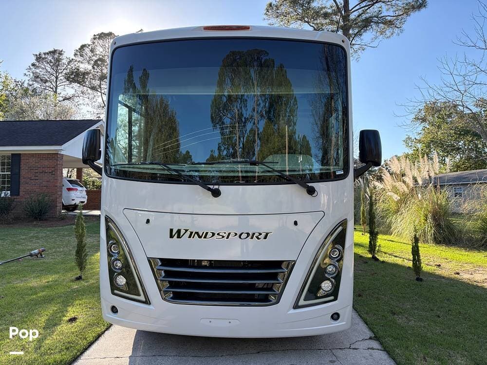 2025 Thor Motor Coach Windsport 35J - Used Class A For Sale by Pop RVs in Dothan, Alabama features Slideout, Air Conditioning, Leveling Jacks, Awning, Generator