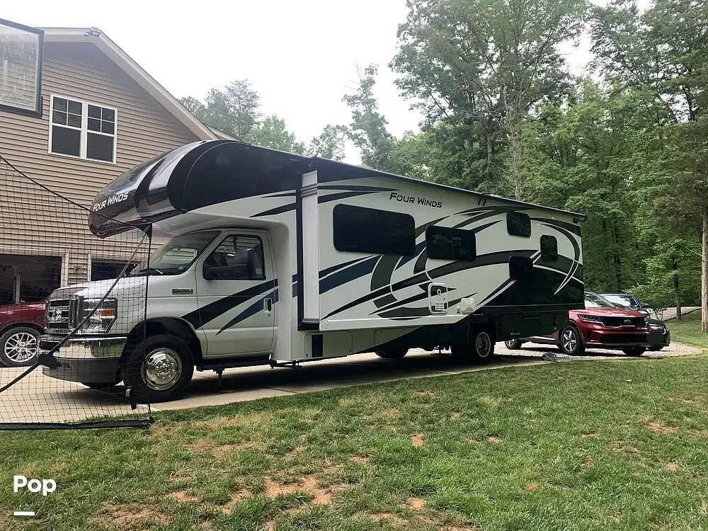 2022 Thor Motor Coach Four Winds 31E - Used Class C For Sale by Pop RVs in Powhatan, Virginia features Awning, Generator, Air Conditioning, Slideout, Leveling Jacks