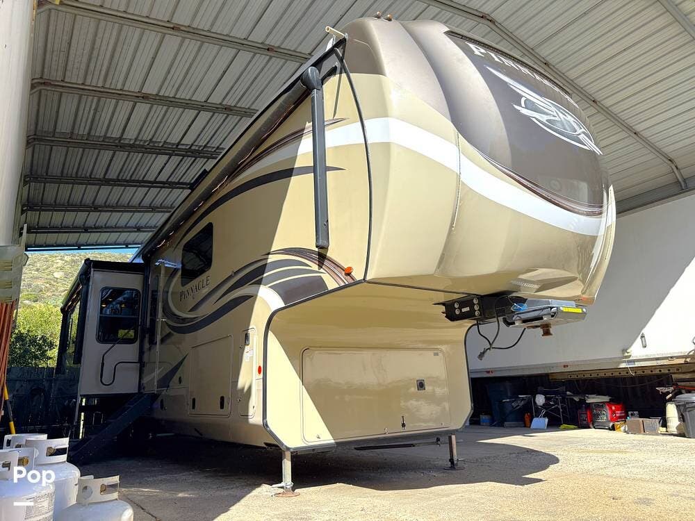 2020 Jayco Pinnacle Jayco  36FBTS - Used Fifth Wheel For Sale by Pop RVs in Escondido, California features Leveling Jacks, Air Conditioning, Slideout, Awning, Generator