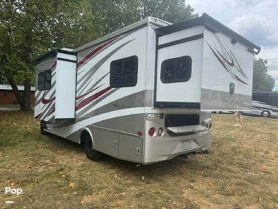 2017 Tiffin Wayfarer 24QW - Used Class C For Sale by Pop RVs in Dadeville, Alabama features Slideout, Generator