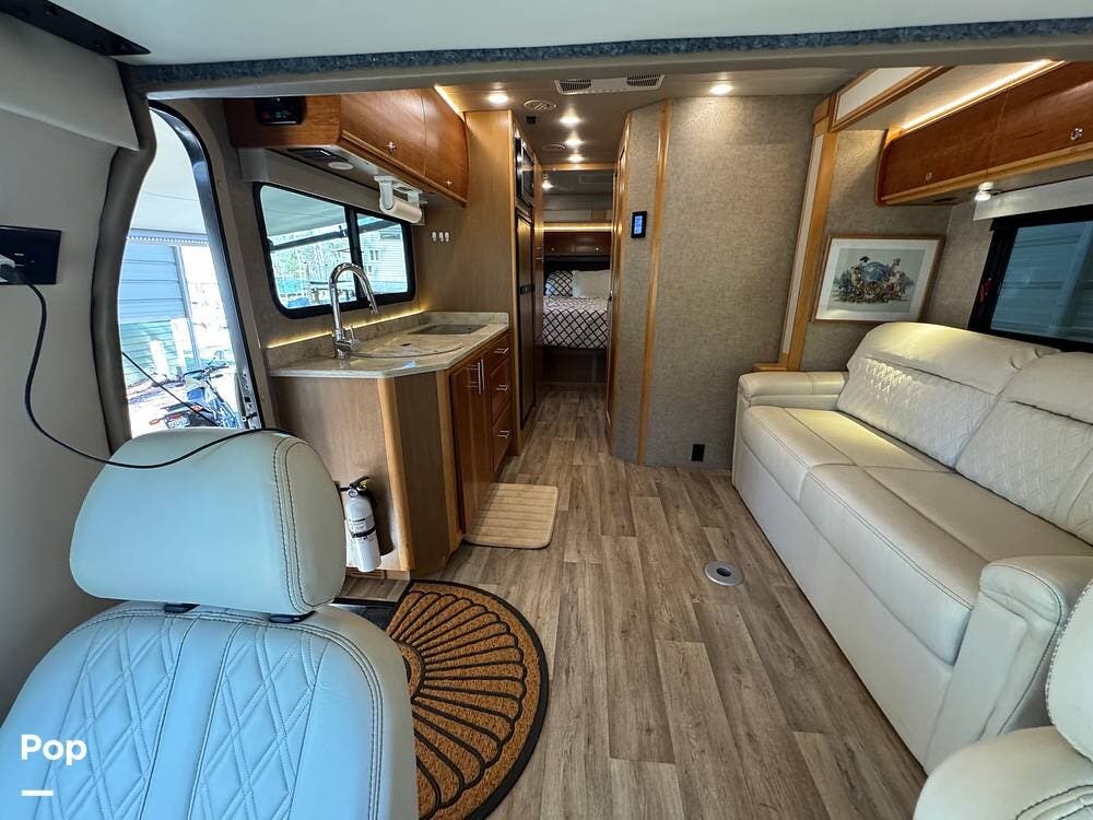 2017 Tiffin Wayfarer 24QW - Used Class C For Sale by Pop RVs in Dadeville, Alabama features Generator, Slideout, Air Conditioning, Awning