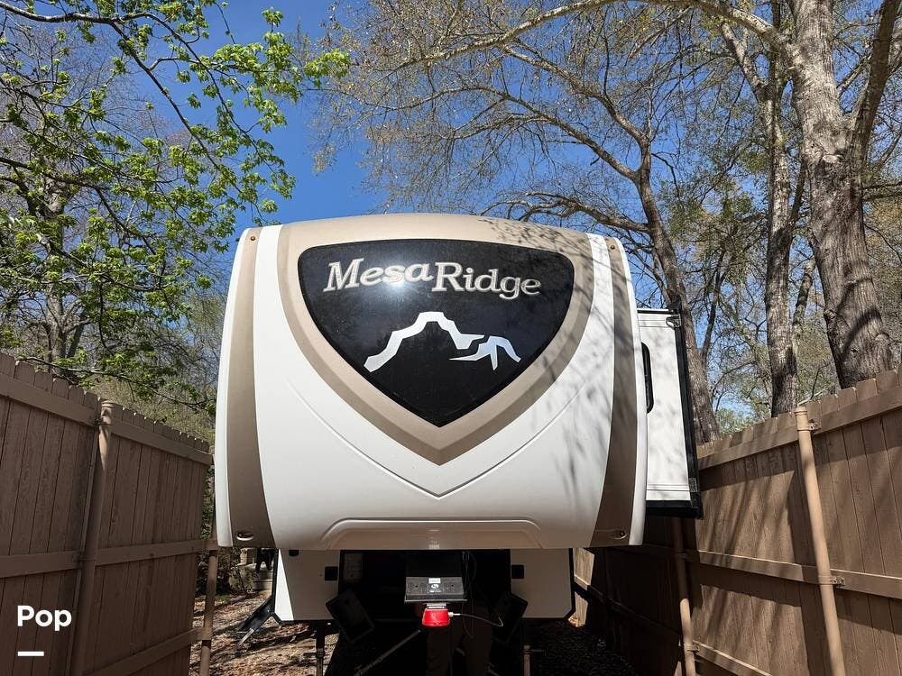 2019 Highland Ridge Mesa Ridge 314RLS - Used Fifth Wheel For Sale by Pop RVs in Tyler, Texas features Awning, Air Conditioning, Slideout, Leveling Jacks