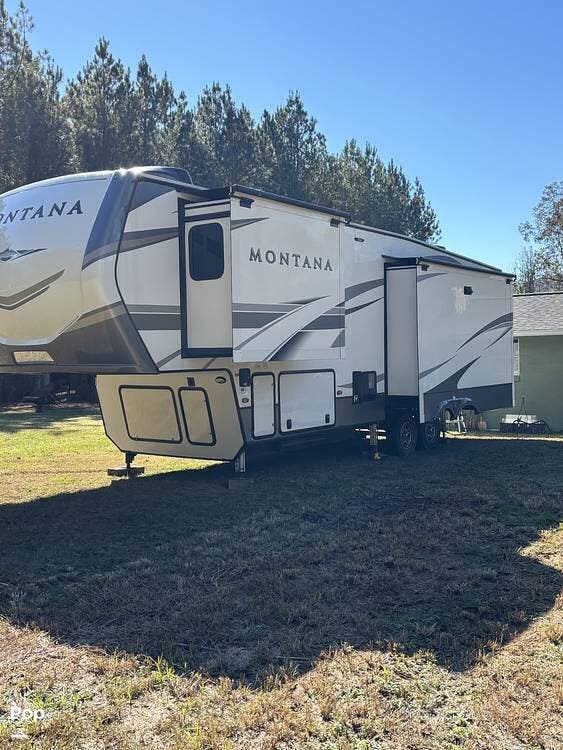 Used 2020 Keystone Montana 3121RL available in Stevenson, Alabama