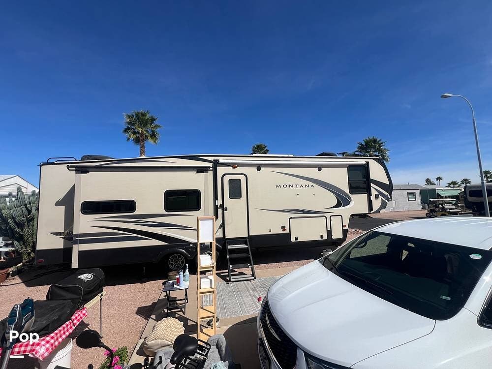 2019 Keystone Montana High Country 320MK - Used Fifth Wheel For Sale by Pop RVs in Mesa, Arizona features Leveling Jacks, Slideout, Air Conditioning, Awning