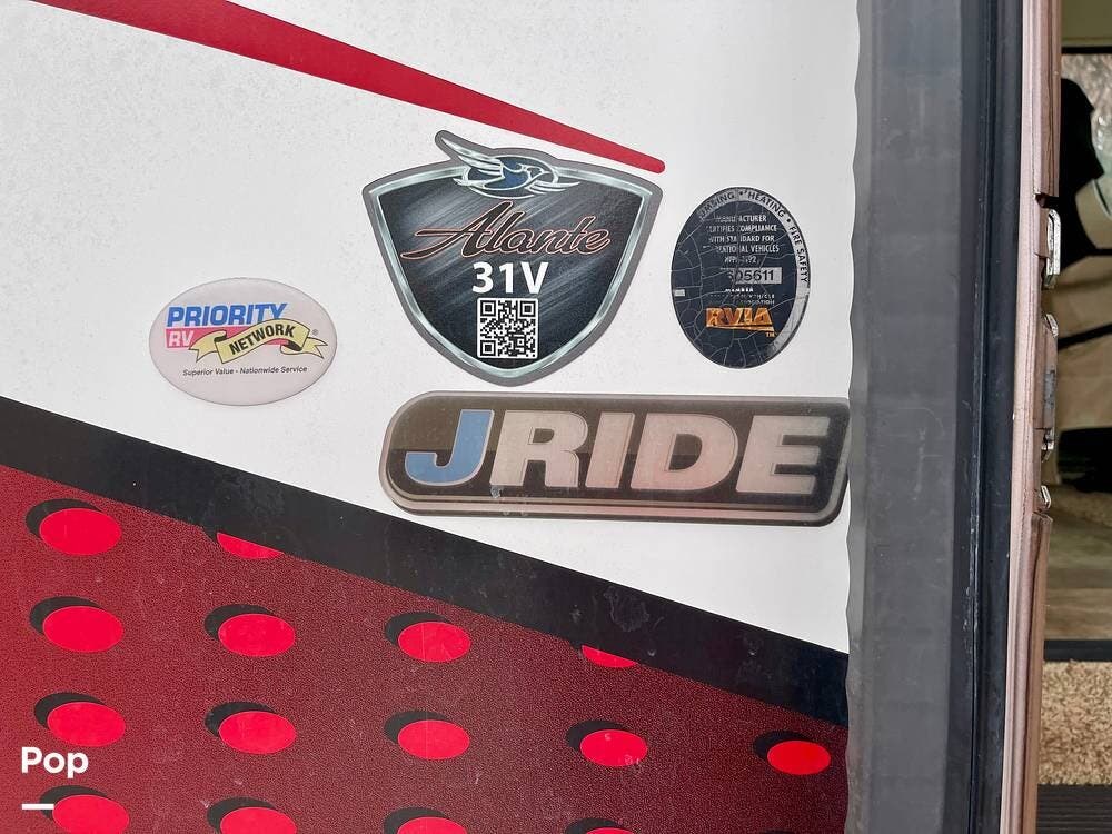 2017 Jayco Alante 31V - Used Class A For Sale by Pop RVs in Port St. Lucie, Florida features Generator, Awning, Slideout, Air Conditioning, Leveling Jacks