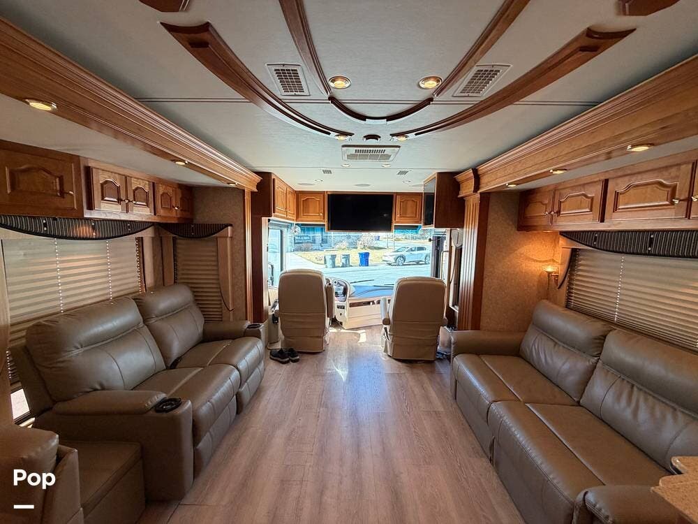 2005 Country Coach Allure 470 McKenzie Bridge - Used Diesel Pusher For Sale by Pop RVs in Saratoga Springs, Utah features Leveling Jacks, Awning, Slideout, Generator, Air Conditioning