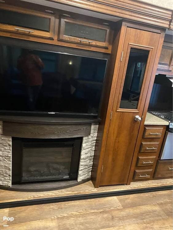 2017 Jayco Eagle 325BHQS - Used Fifth Wheel For Sale by Pop RVs in Westfield, Massachusetts features Slideout