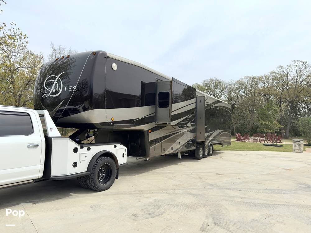 2021 DRV Mobile Suites 44 Houston - Used Fifth Wheel For Sale by Pop RVs in College Station, Texas features Generator, Air Conditioning, Slideout, Awning, Leveling Jacks