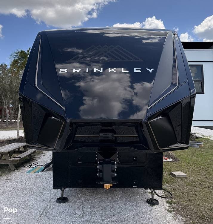 2025  Brinkley G Series 3950 - Used Fifth Wheel For Sale by Pop RVs in Largo, Florida features Slideout