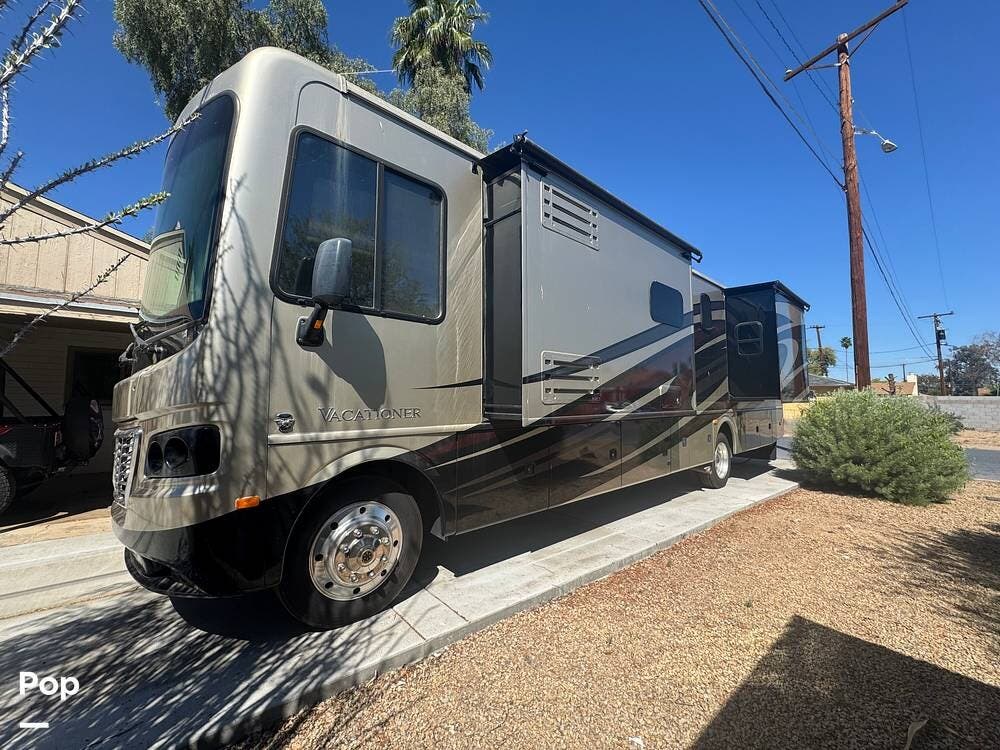 2016 Holiday Rambler Vacationer 36DB - Used Class A For Sale by Pop RVs in Phoenix, Arizona features Air Conditioning, Slideout, Generator, Awning, Leveling Jacks