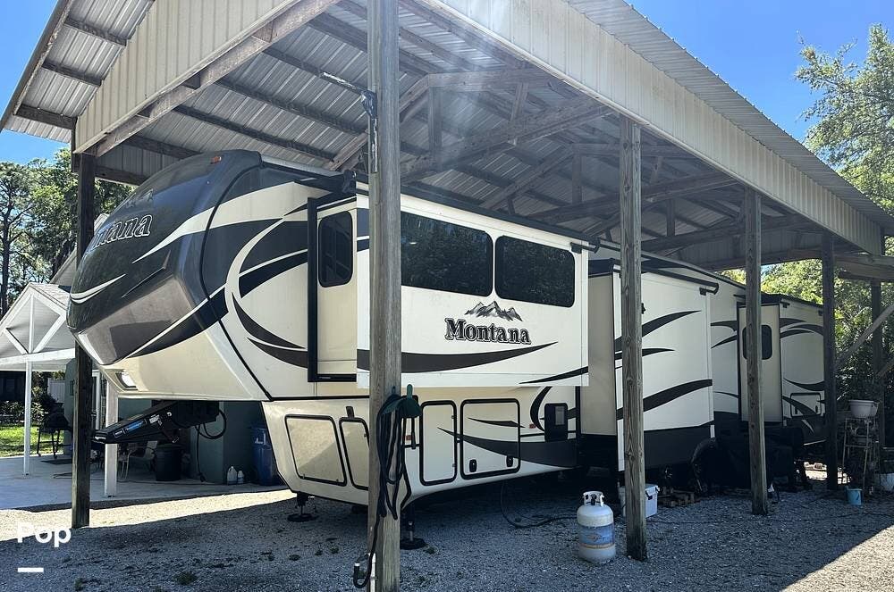 2015 Keystone Montana 3711FL - Used Fifth Wheel For Sale by Pop RVs in Sarasota, Florida features Slideout, Air Conditioning, Awning, Leveling Jacks