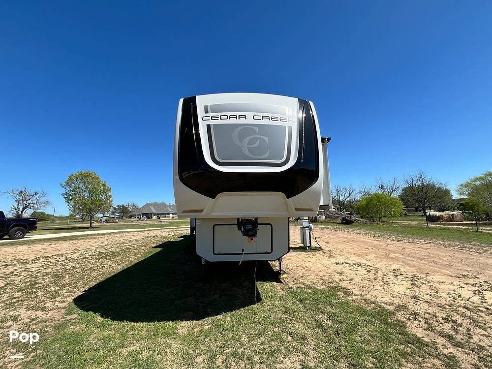 2022 Forest River Cedar Creek 375RD - Used Fifth Wheel For Sale by Pop RVs in Saint Hedwig, Texas features Awning, Leveling Jacks, Air Conditioning, Slideout