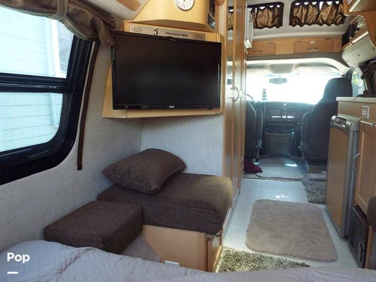 2004 Pleasure-Way Lexor TS Pleasure-Way - Used Class B For Sale by Pop RVs in Watsonville, California features Awning, Generator, Air Conditioning