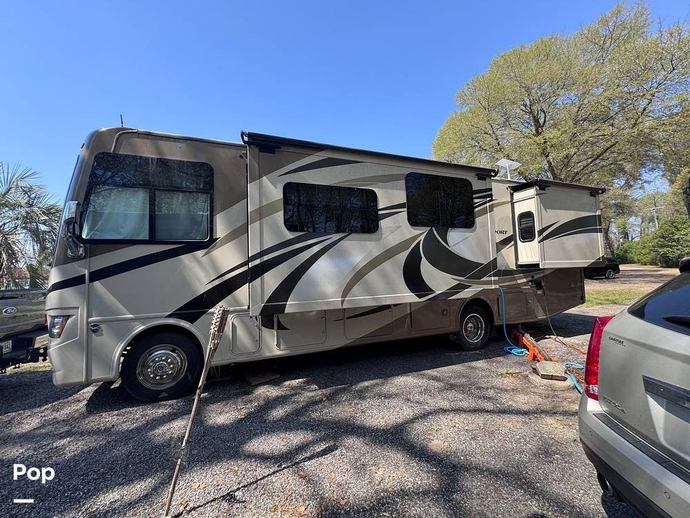 2016 Thor Motor Coach Windsport 31S - Used Class A For Sale by Pop RVs in Florence, South Carolina features Awning, Slideout, Air Conditioning, Leveling Jacks, Generator