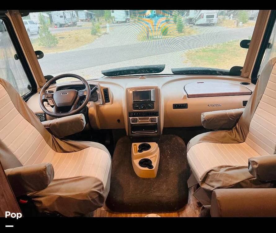 2022 Winnebago Vista 31B - Used Class A For Sale by Pop RVs in Colorado Springs, Colorado features Slideout